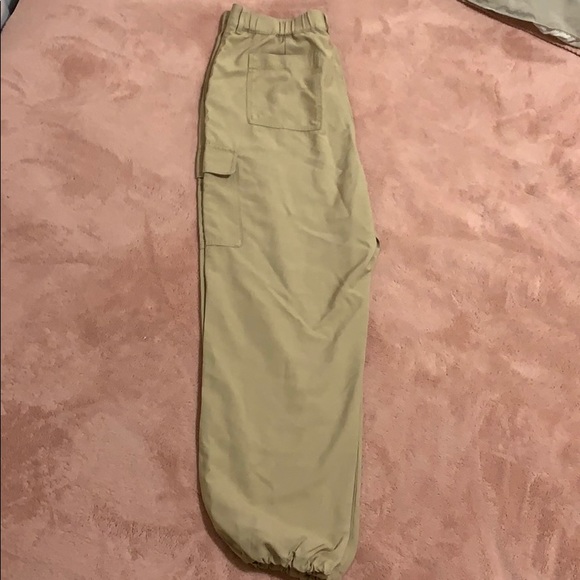 Tan Uniqlo Loose Cargo Fit Pants - Picture 2 of 4